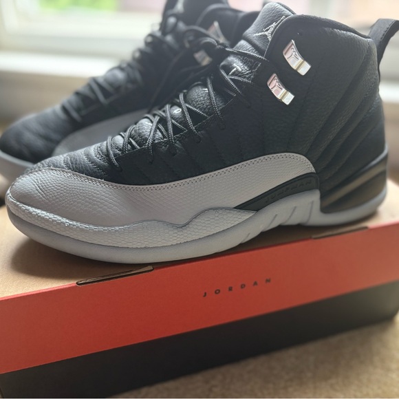 Jordan Men's Black and Gray retro 12 - Picture 1 of 4